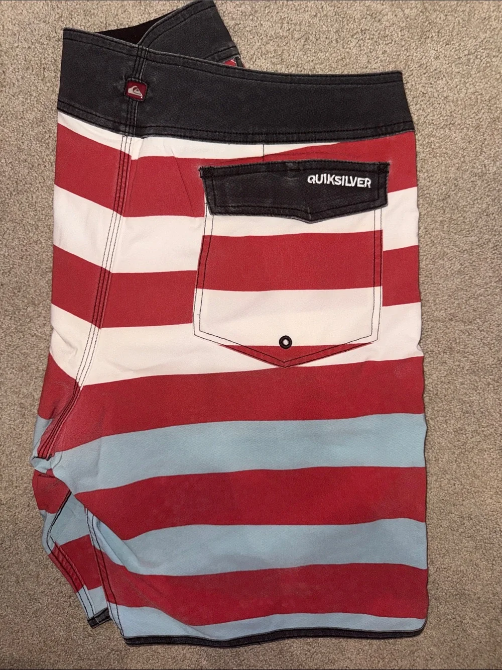 Quiksilver Red White Light Blue Striped Men’s Boardshorts 36 waist 10” inseam